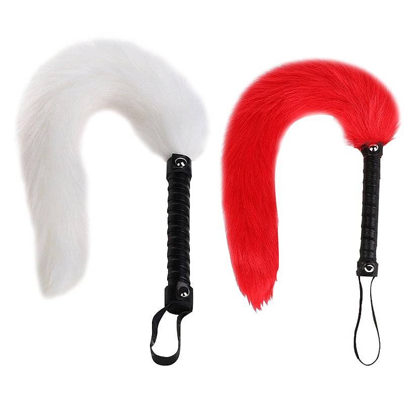 Chicote Couro Luxo com Rabo de Raposa - Vermelho