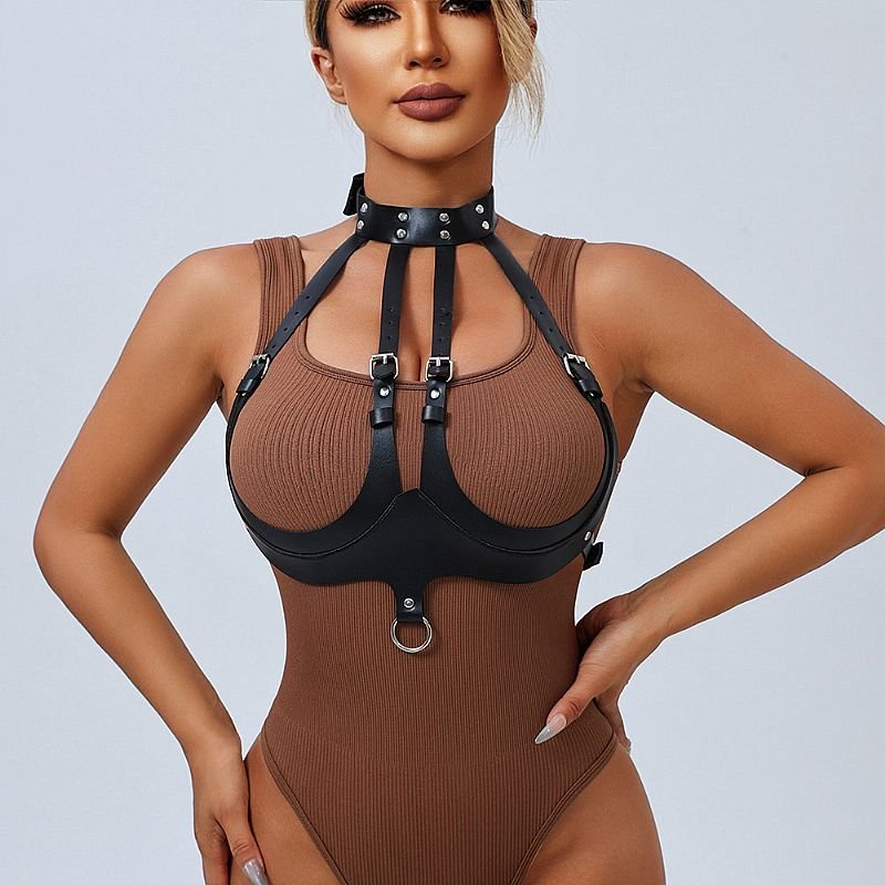 Harness com Contorno de Busto em Couro 10