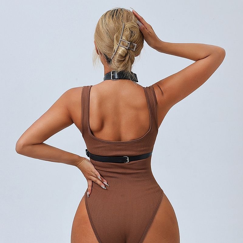 Harness com Contorno de Busto em Couro 10