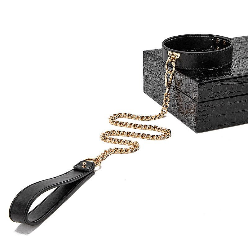 kit Maleta Sado de Luxo com Preto - Algema, Tornozeleira com Corrente,Venda e Chicote