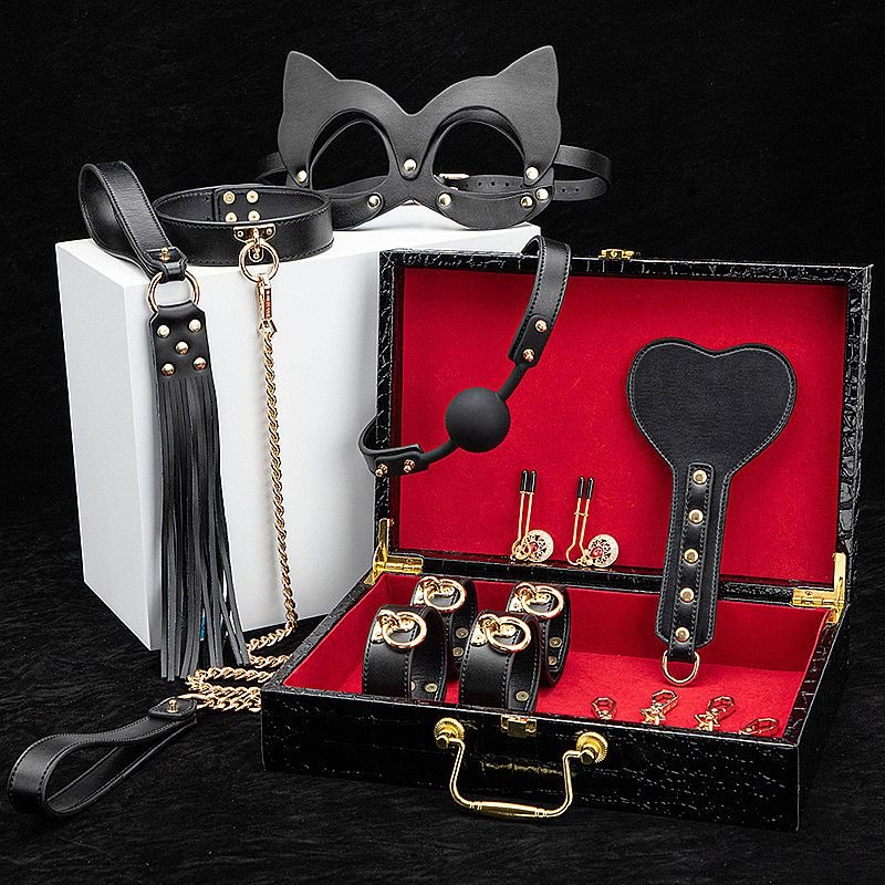 kit Maleta Sado de Luxo com Preto - Algema, Tornozeleira com Corrente,Venda e Chicote